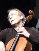 Hans-Christian Schweiker studierte Violoncello bei Boris Pergamenschikow und ...